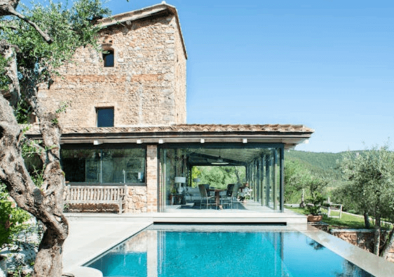 Photo of Tuscan Villa with its pool