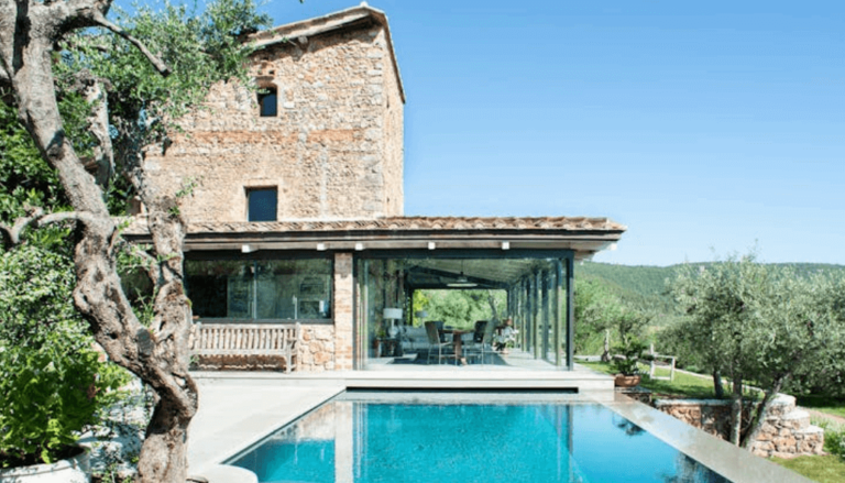 Photo of Tuscan Villa with its pool