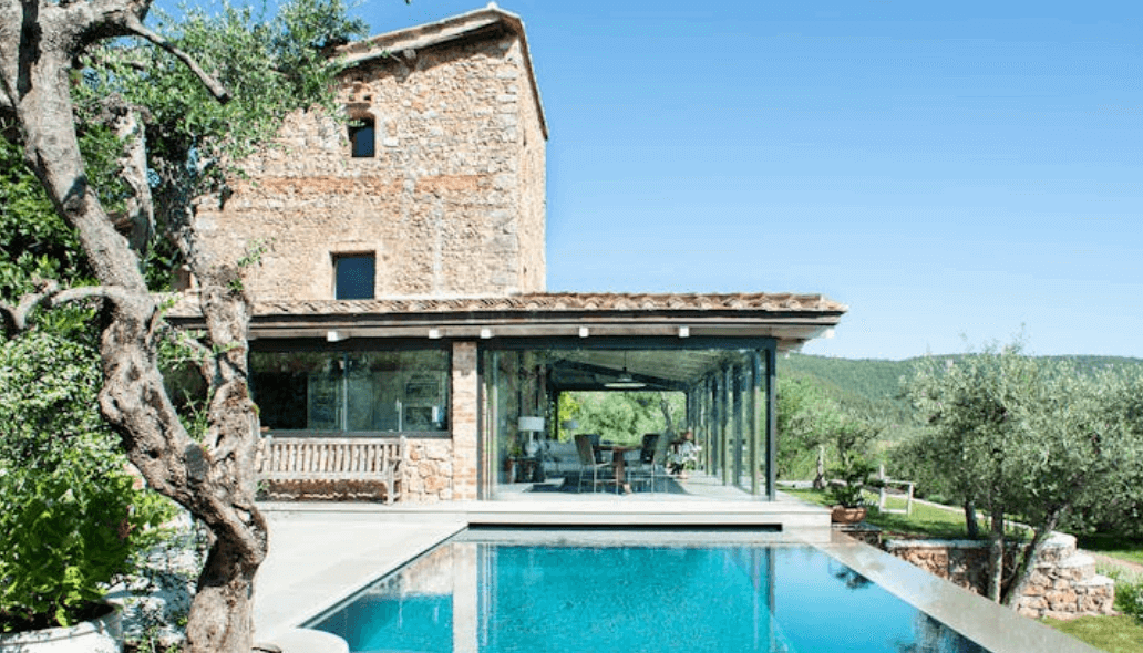 Photo of Tuscan Villa with its pool